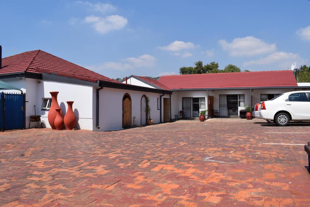 Oppi Hoek Guest House Pretoria Exterior photo